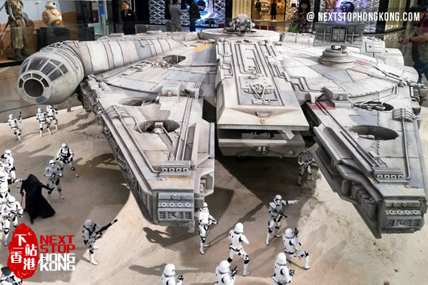 LEGO x Star Wars: The Force Awakens Exhibition at Times Square LEGO x Star Wars: The Force Awakens Exhibition at Times Square