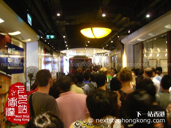 Long waiting line for the Peak Tram