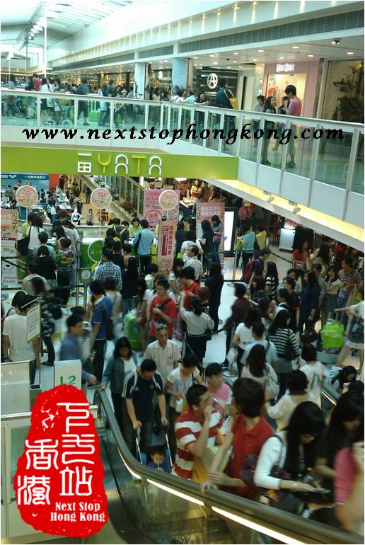 Crowds in YATA sale 2