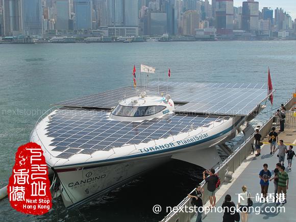 維多利亞港上的Turanor PlanetSolar 