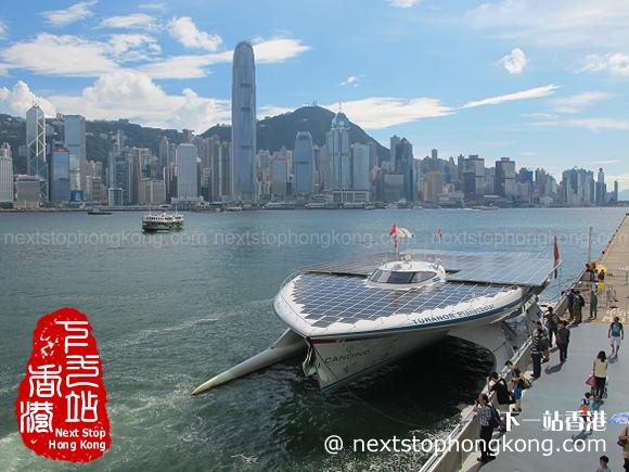 維多利亞港上的Turanor PlanetSolar