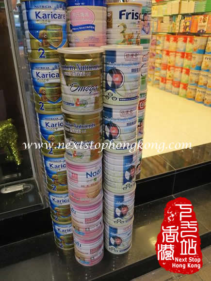 香港药房叠起来的奶粉罐