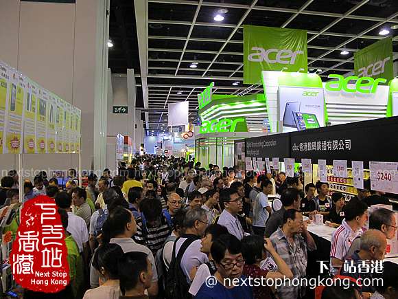 2011香港電腦通訊節上熙熙攘攘的人群 2011香港電腦通訊節上熙熙攘攘的人群