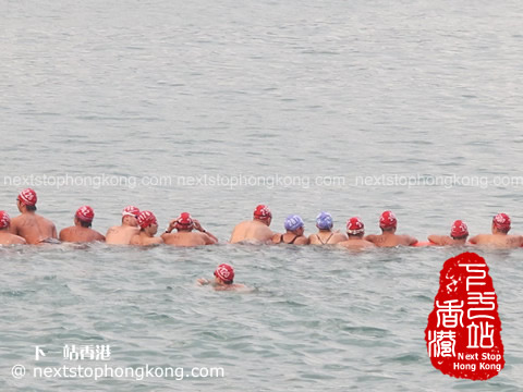 浮在出發線前準備著(2012新世界維港游) 浮在出發線前準備著(2012新世界維港游)
