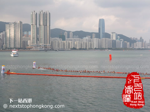 浮在出發線前準備著(2012新世界維港游) 浮在出發線前準備著(2012新世界維港游)