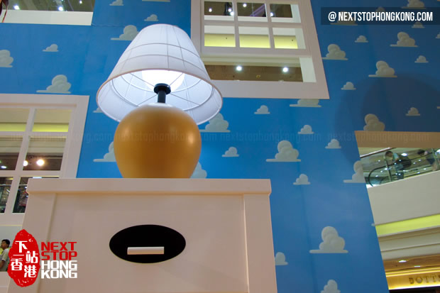 Huge Andy's Room-Lamp