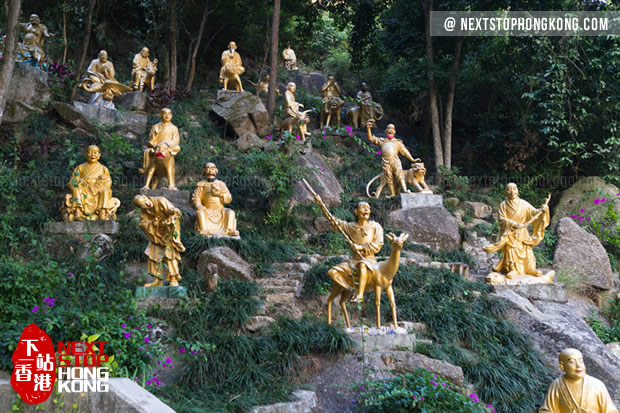 萬佛寺山頂上的金色十八羅漢