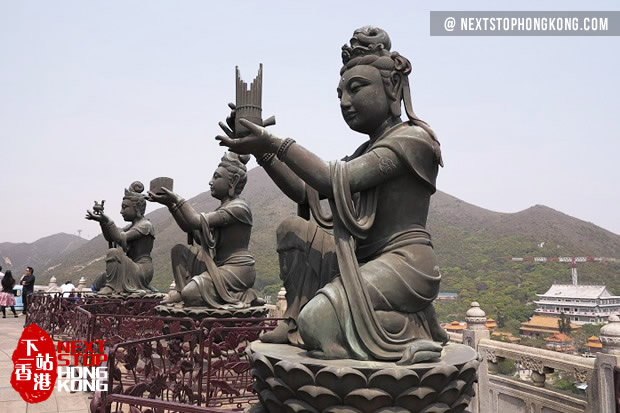 圍繞著天壇大佛的六天母像 圍繞著天壇大佛的六天母像
